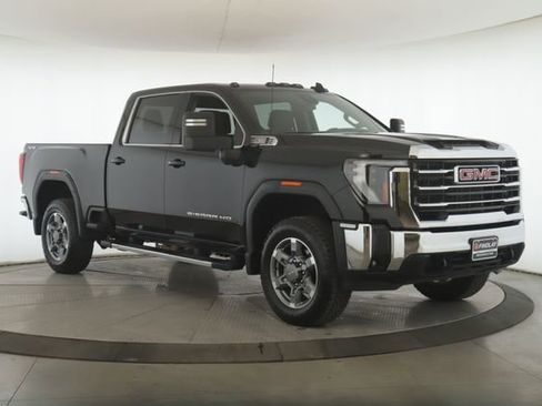 Used 2025 GMC Sierra 2500 SLE image 2