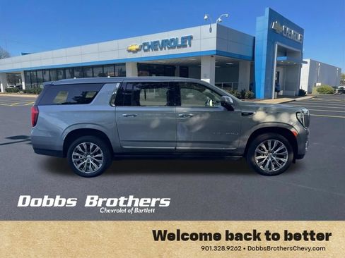 Used 2023 GMC Yukon XL Denali AWD/4WD image 9