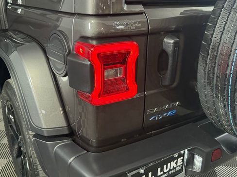 Used 2025 Jeep Wrangler Unlimited Sahara w/ Safety Group AWD/4WD image 25