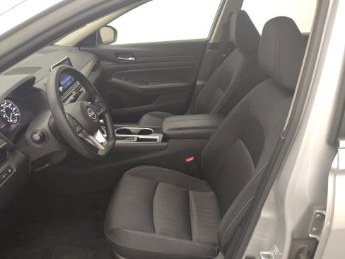 Used 2024 Nissan Altima 2.5 SV FWD image 17