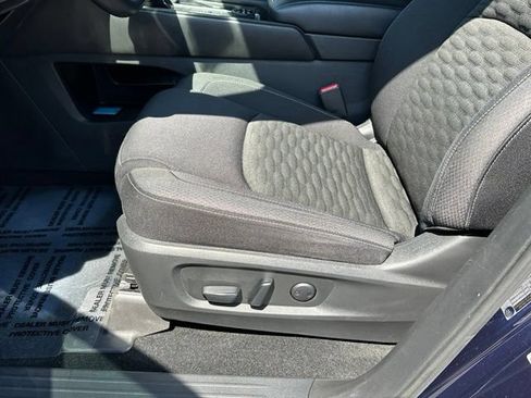 Used 2022 Nissan Pathfinder SV AWD/4WD image 19