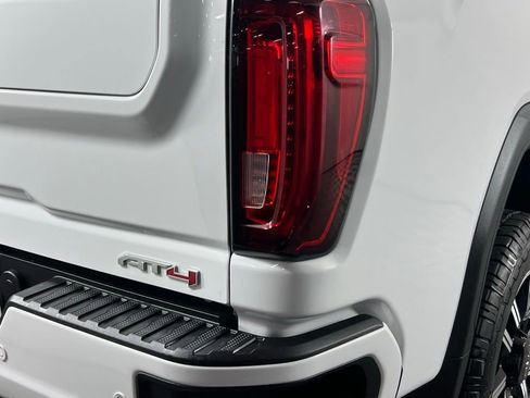 Used 2022 GMC Sierra 2500 AT4 w/ AT4 Premium Plus Package image 16