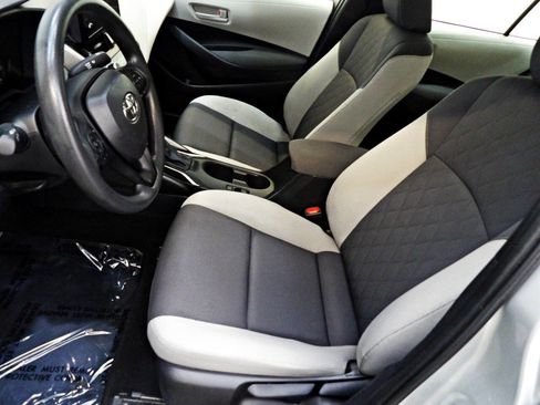 Used 2025 Toyota Corolla LE FWD image 18