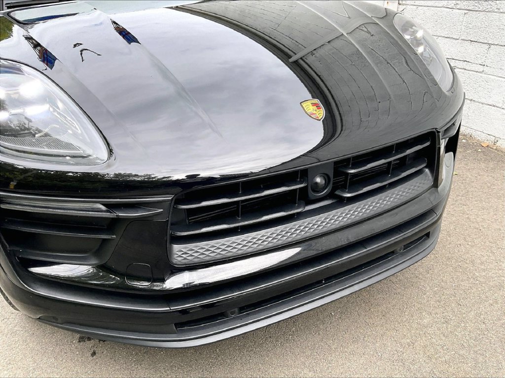 Certified 2023 Porsche Macan AWD/4WD image 32