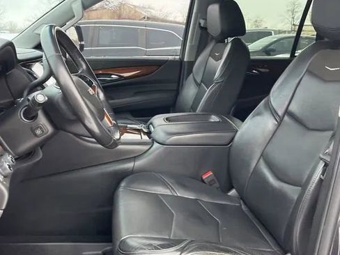 Used 2018 Cadillac Escalade Luxury image 10