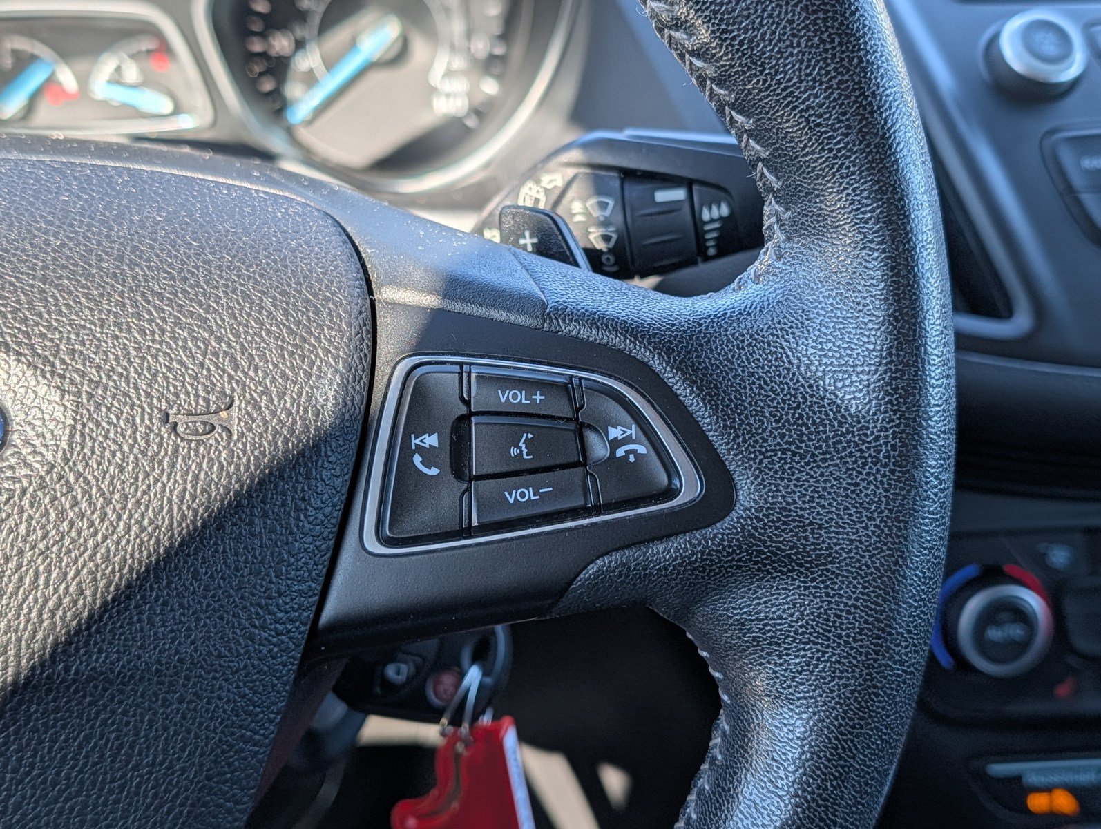Used 2018 Ford Escape SE w/ SE Sport Appearance Package AWD/4WD image 27