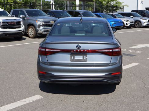 Used 2025 Volkswagen Jetta Sport FWD image 9