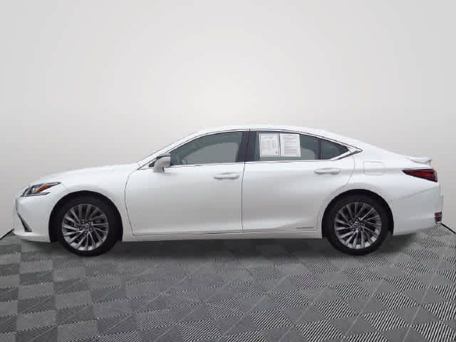 Used 2020 Lexus ES 300h w/ Accessory Package FWD image 2