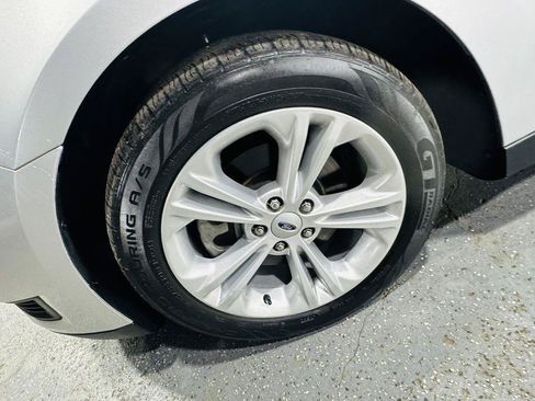 Used 2017 Ford Taurus SE FWD image 11