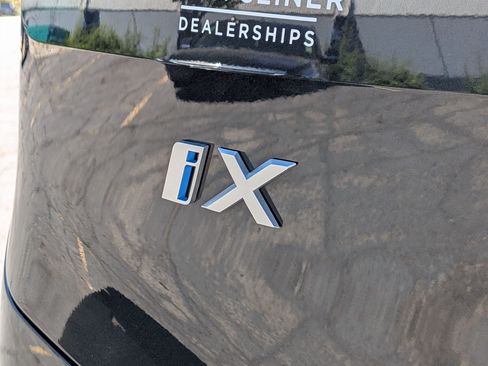Used 2025 BMW iX xDrive50 AWD/4WD image 32