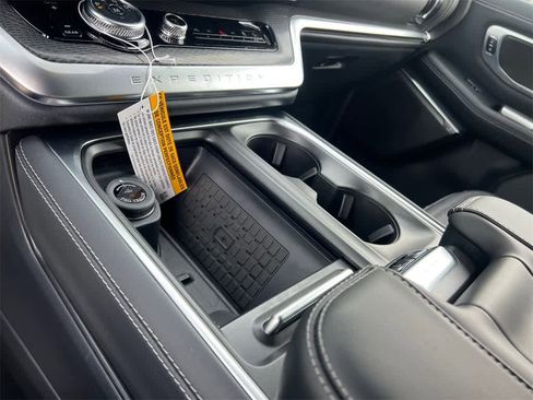 New 2025 Ford Expedition Max Platinum w/ Stealth Performance Package image 32