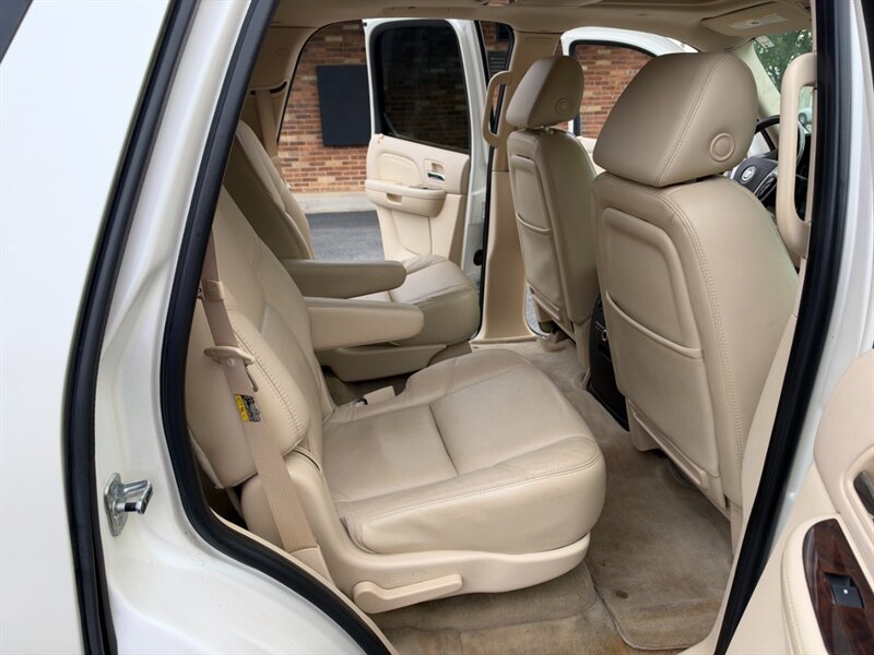 Used 2007 Cadillac Escalade AWD w/ Information Package image 12