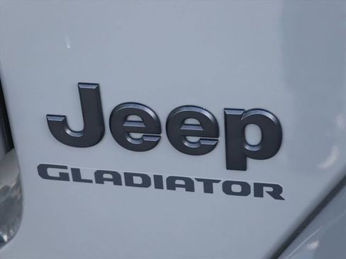 Used 2022 Jeep Gladiator Overland image 9