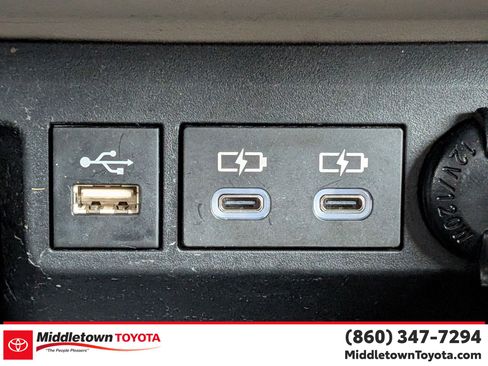 Used 2023 Toyota Highlander XLE image 26