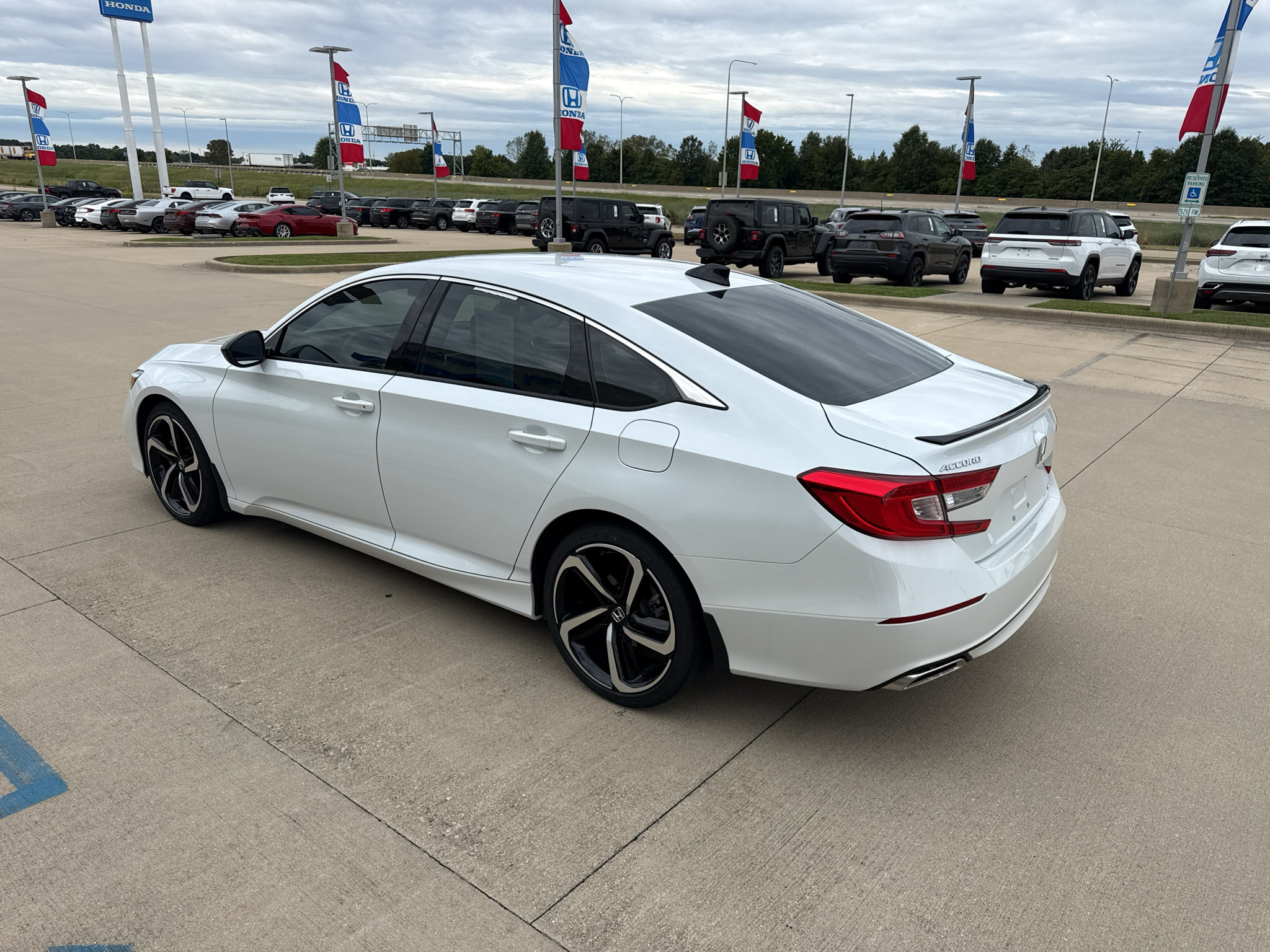 Used 2022 Honda Accord Sport image 7