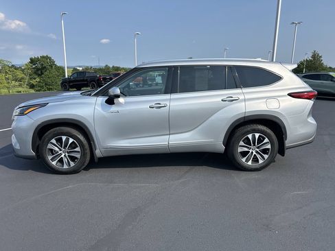 Used 2021 Toyota Highlander XLE w/ Protection Package #3 (TMS) AWD/4WD image 4