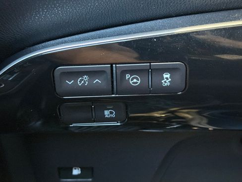 Used 2019 Toyota Prius XLE FWD image 36