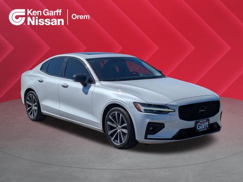 Used 2022 Volvo S60 B5 Momentum w/ Premium Package FWD image 1