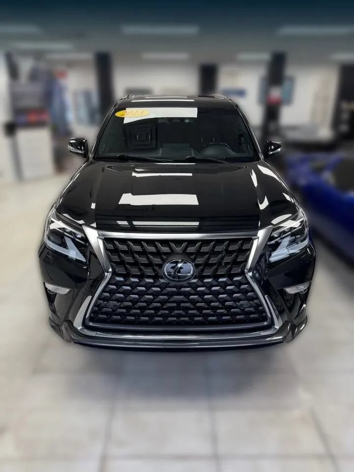 Used 2023 Lexus GX 460 Premium AWD/4WD image 2