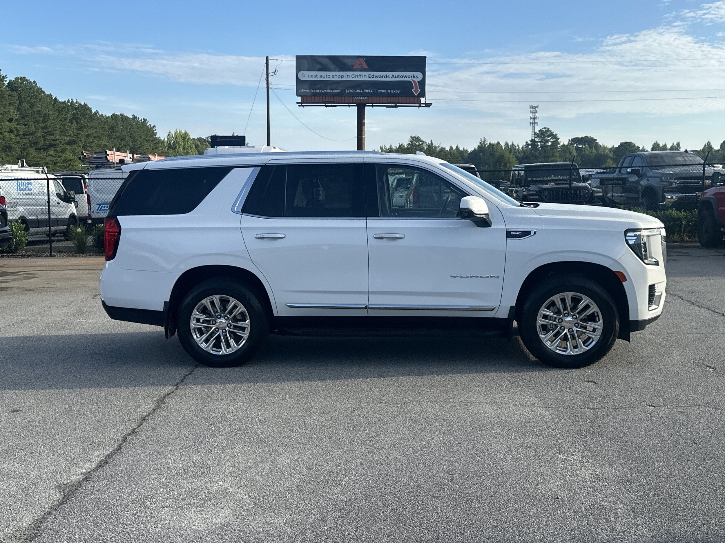 Used 2024 GMC Yukon SLT w/ SLT Luxury Package AWD/4WD image 40
