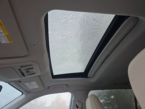 Used 2024 Toyota Highlander Limited image 29