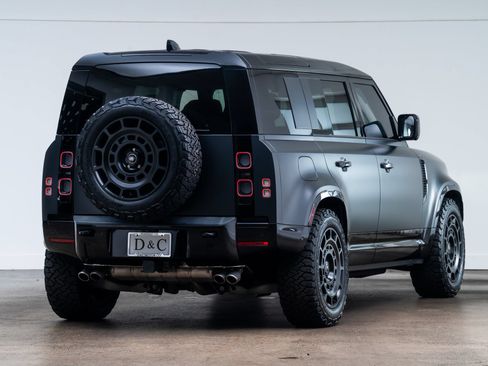 Used 2025 Land Rover Defender 110 V8 AWD/4WD image 7