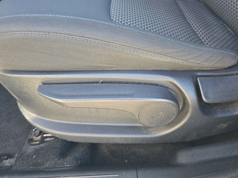 Used 2023 Kia Sportage LX image 9