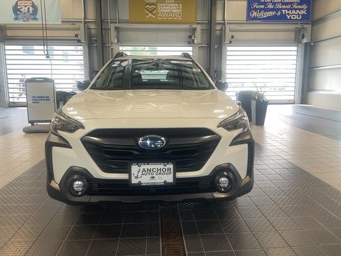 Used 2024 Subaru Outback Premium AWD/4WD image 2