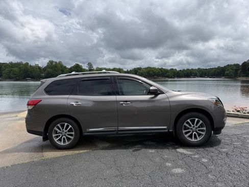 Used 2014 Nissan Pathfinder SL FWD image 8