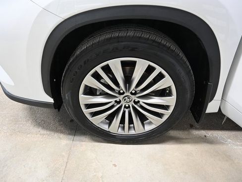 Used 2022 Toyota Highlander Platinum image 35