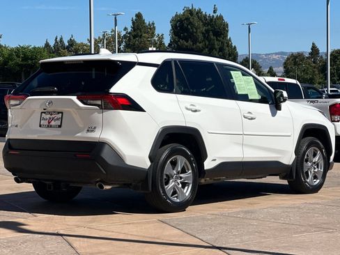 Used 2025 Toyota RAV4 XLE AWD/4WD image 4