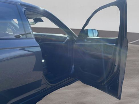 Used 2023 Jeep Grand Cherokee Limited w/ Black Appearance Package image 17