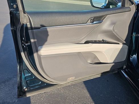 Used 2018 Toyota Camry XSE image 21