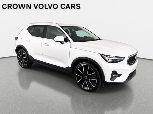 Used 2024 Volvo XC40 B5 Ultimate w/ Protection Package Premier image 4