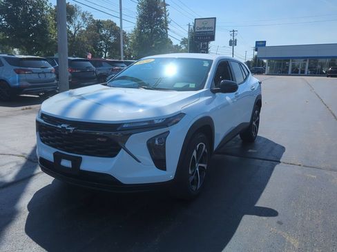 Certified 2024 Chevrolet Trax RS w/ Driver Confidence Package FWD image 4