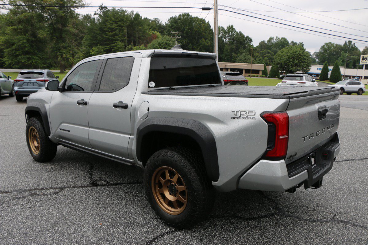 Used 2024 Toyota Tacoma TRD Off-Road AWD/4WD image 3