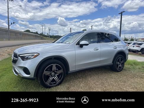 Used 2026 Mercedes-Benz GLC 300 image 1
