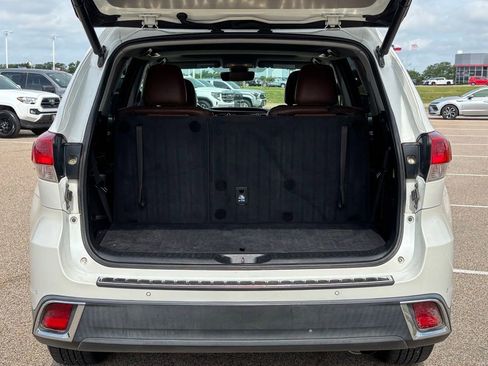 Used 2019 Toyota Highlander Limited FWD image 8