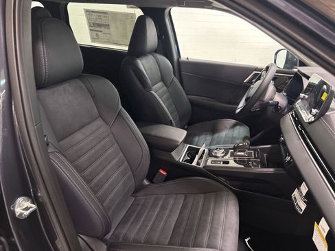New 2025 Mitsubishi Outlander SE image 10
