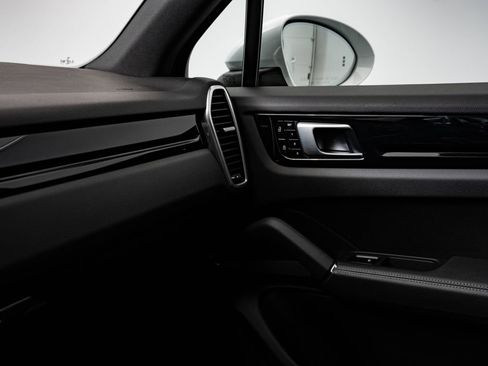 Certified 2020 Porsche Cayenne AWD/4WD image 39