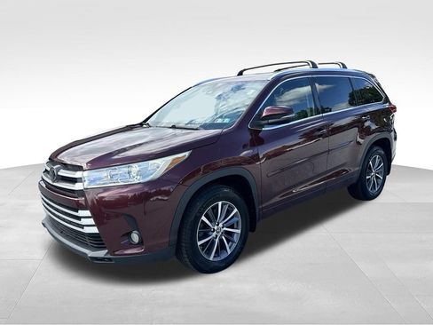 Used 2017 Toyota Highlander XLE AWD/4WD image 3