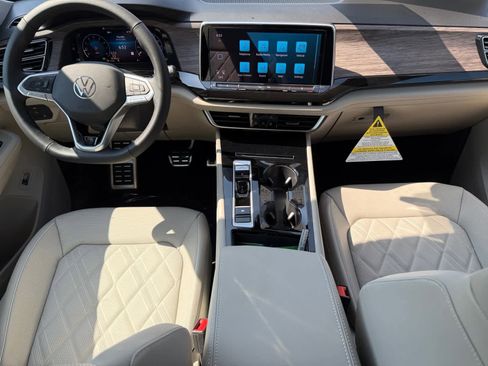 Used 2025 Volkswagen Atlas SEL Premium R-Line image 10