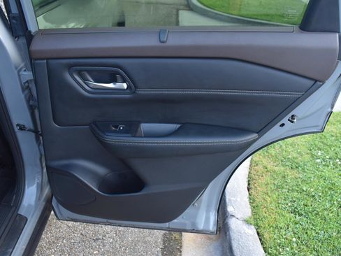 Used 2023 Nissan Rogue SL w/ SL Premium Package FWD image 61