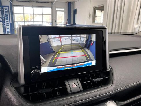 Used 2025 Toyota RAV4 XLE AWD/4WD image 19