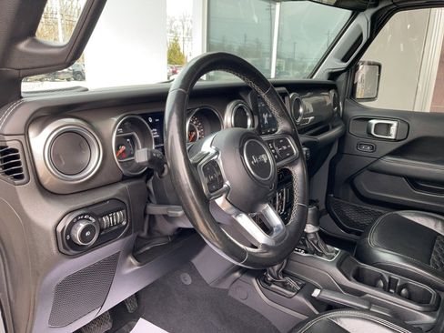 Used 2020 Jeep Wrangler Unlimited Sahara image 10