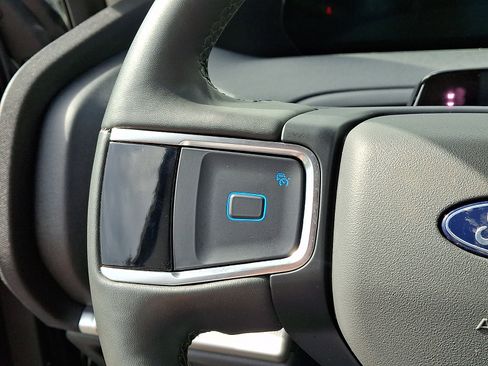 Certified 2025 Ford Expedition Active AWD/4WD image 23