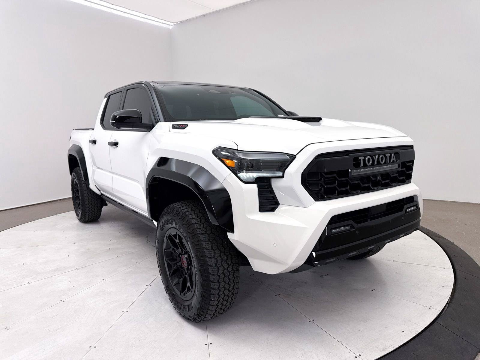 Used 2025 Toyota Tacoma TRD Pro AWD/4WD image 14