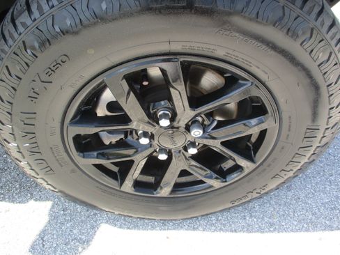 Used 2022 Jeep Gladiator Sport AWD/4WD image 9