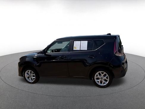 Used 2025 Kia Soul LX w/ LX Technology Package FWD image 8