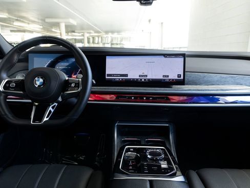 Used 2025 BMW 740i RWD image 11